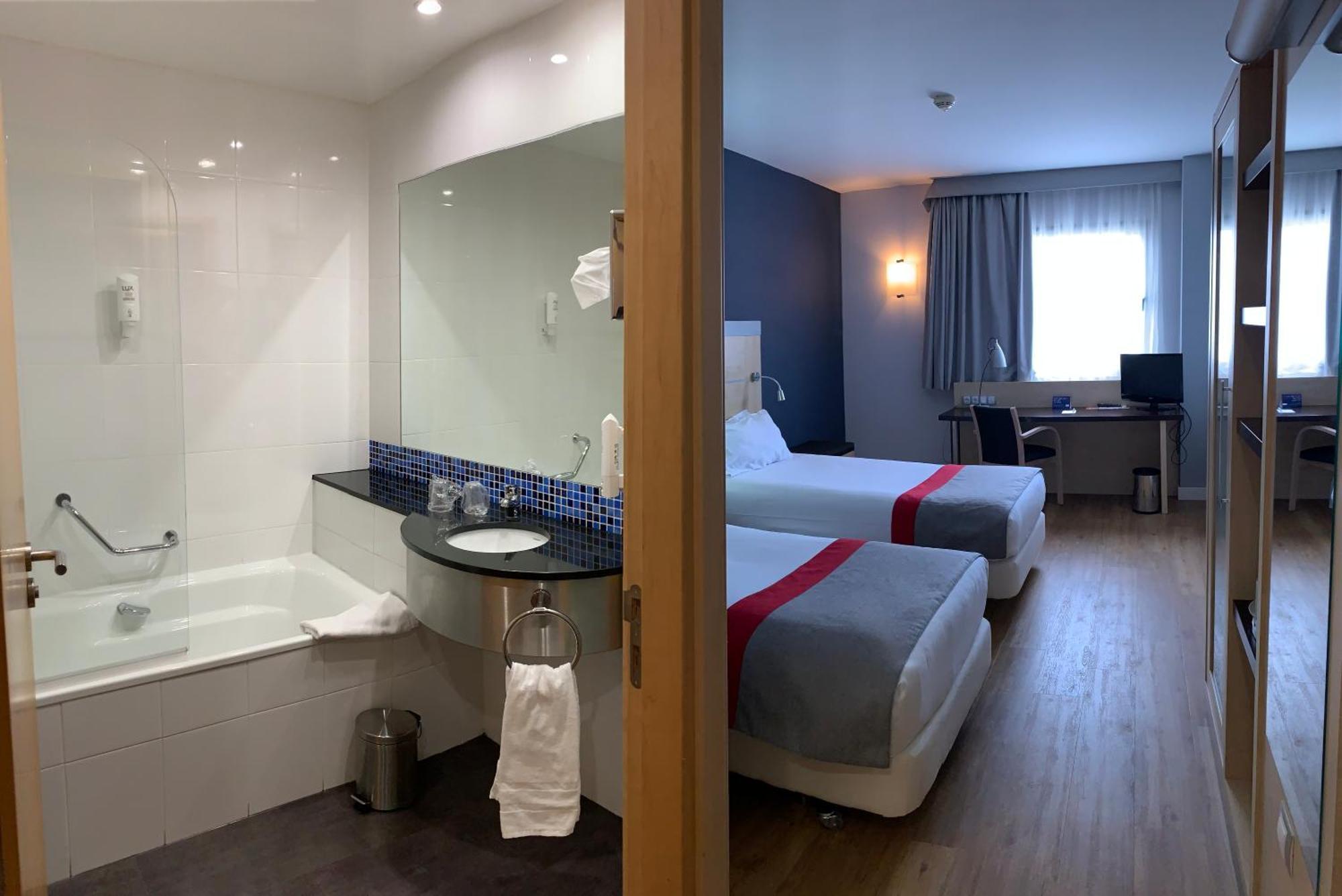 Holiday Inn Express Vitoria By Ihg Exterior foto