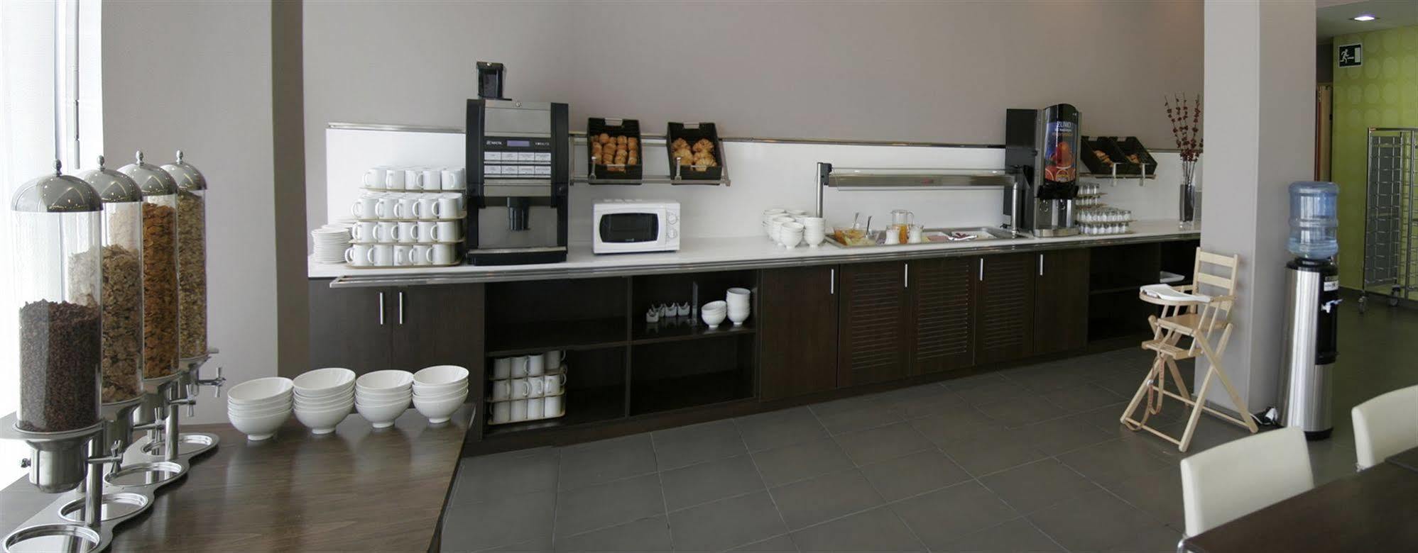 Holiday Inn Express Vitoria By Ihg Exterior foto
